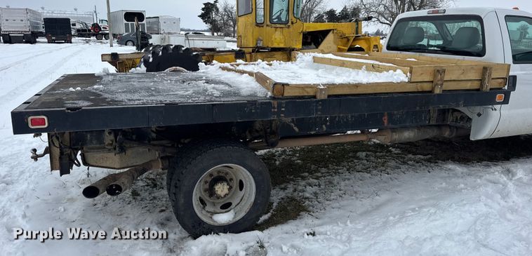 image for item EN0754 2013 Ford F450 flatbed truck