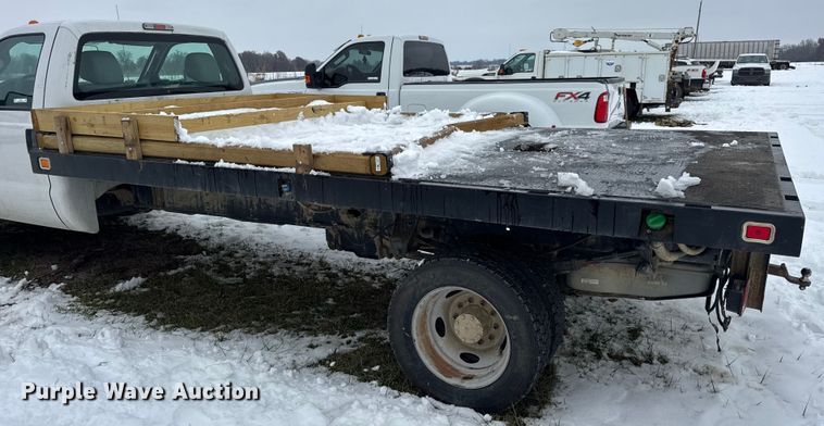image for item EN0754 2013 Ford F450 flatbed truck