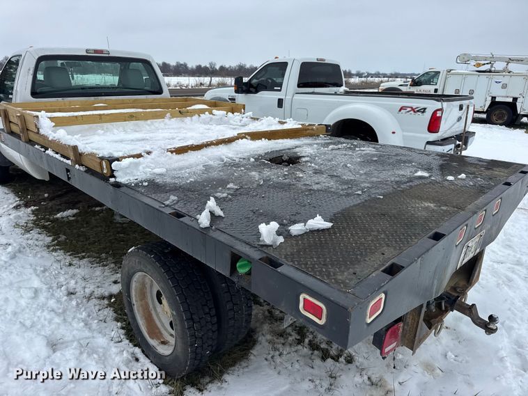 image for item EN0754 2013 Ford F450 flatbed truck