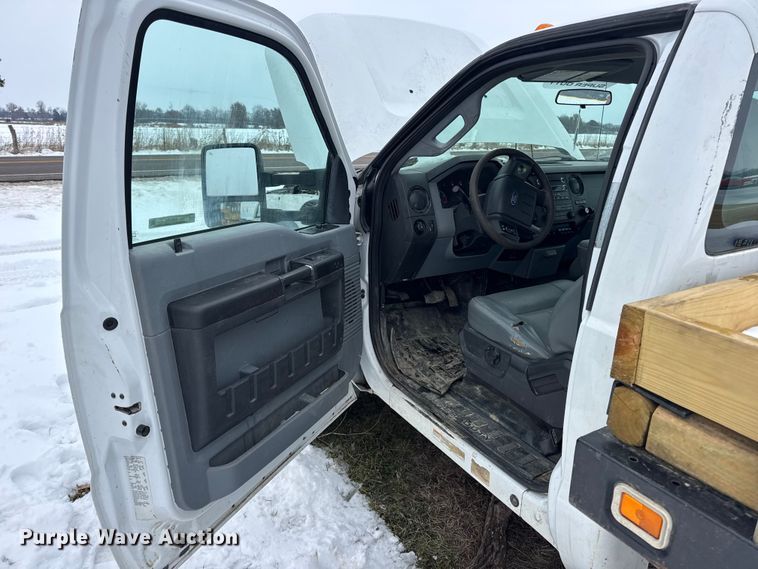 image for item EN0754 2013 Ford F450 flatbed truck