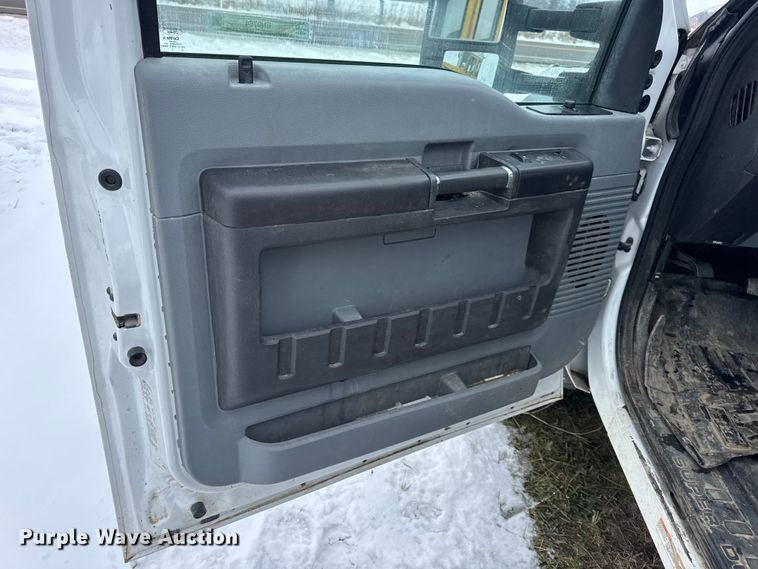 image for item EN0754 2013 Ford F450 flatbed truck