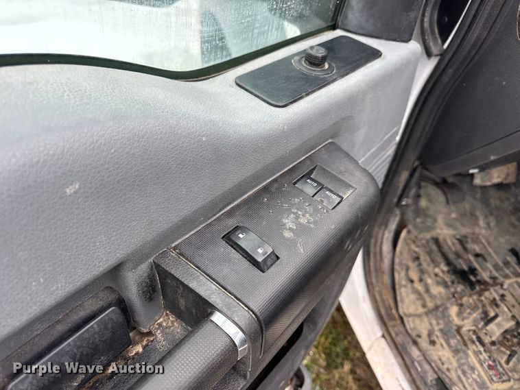 image for item EN0754 2013 Ford F450 flatbed truck