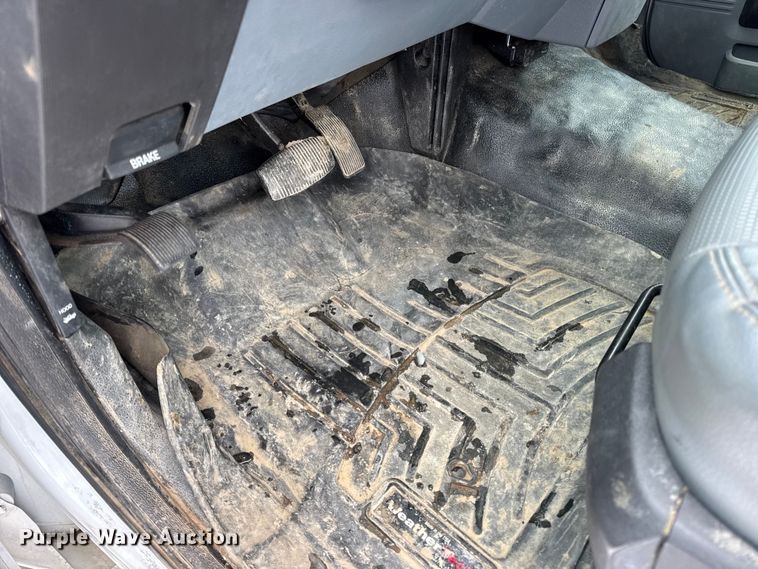 image for item EN0754 2013 Ford F450 flatbed truck