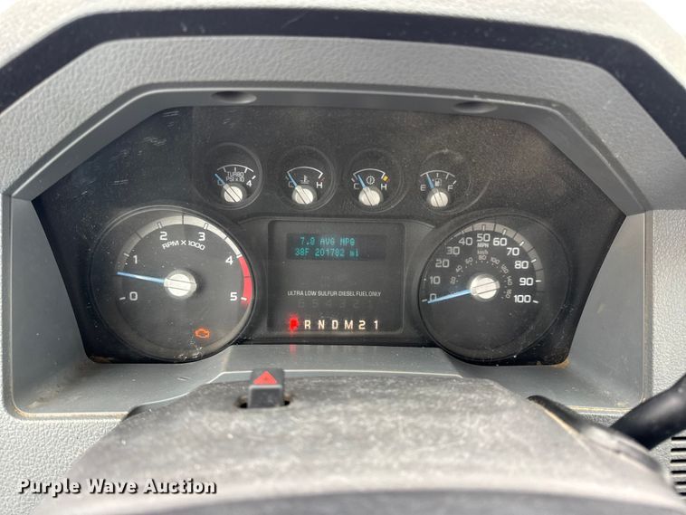 image for item EN0754 2013 Ford F450 flatbed truck