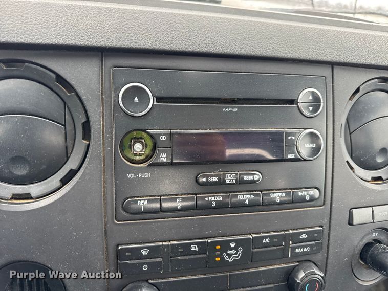 image for item EN0754 2013 Ford F450 flatbed truck