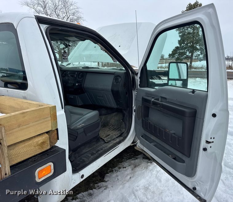 image for item EN0754 2013 Ford F450 flatbed truck