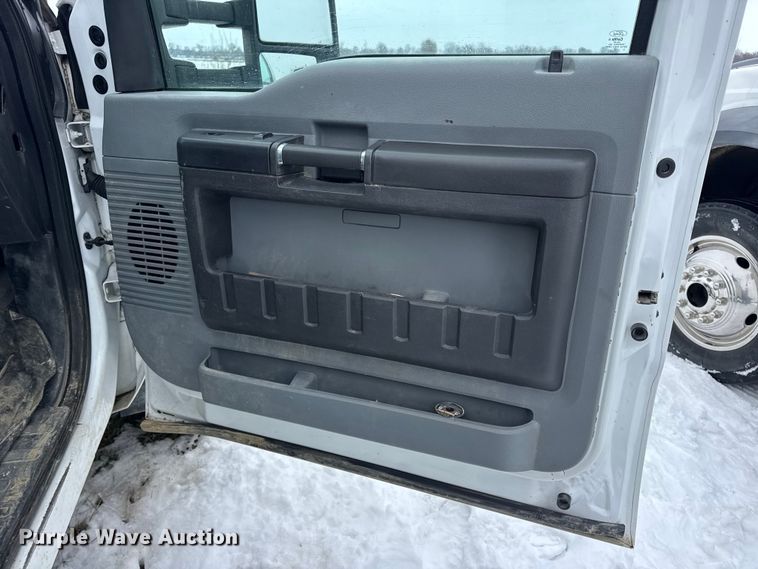 image for item EN0754 2013 Ford F450 flatbed truck