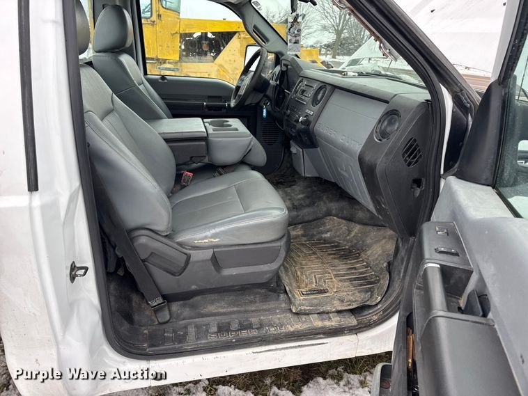 image for item EN0754 2013 Ford F450 flatbed truck