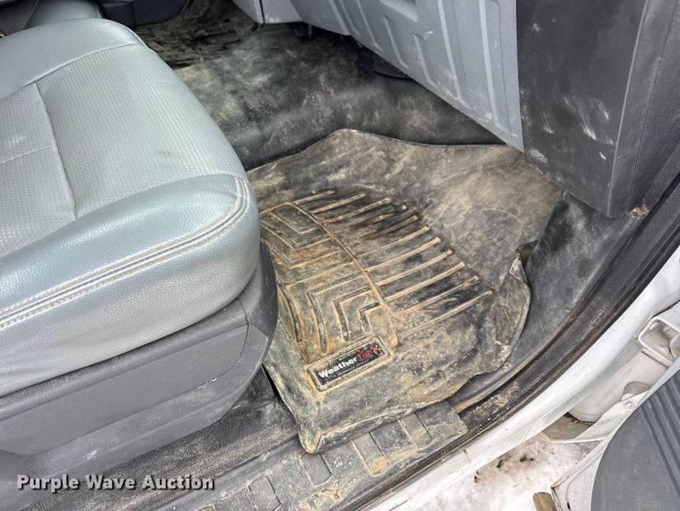 image for item EN0754 2013 Ford F450 flatbed truck