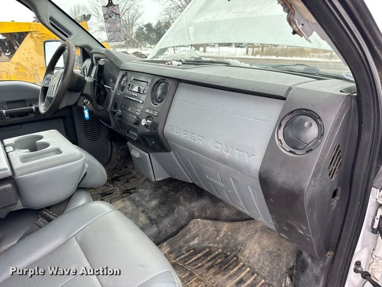 image for item EN0754 2013 Ford F450 flatbed truck