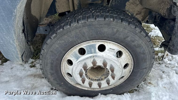 image for item EN0754 2013 Ford F450 flatbed truck