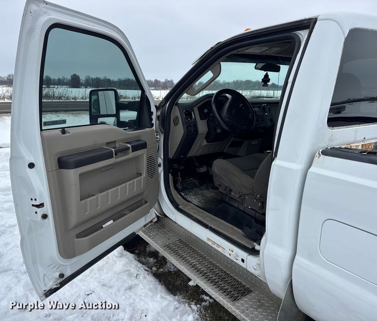 image for item EN0755 2010 Ford F450 pickup truck