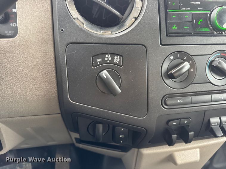 image for item EN0755 2010 Ford F450 pickup truck