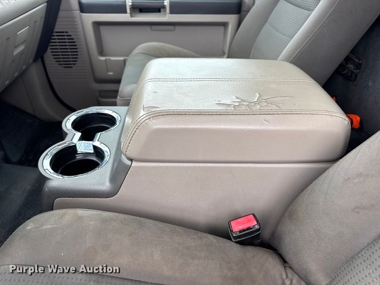 image for item EN0755 2010 Ford F450 pickup truck