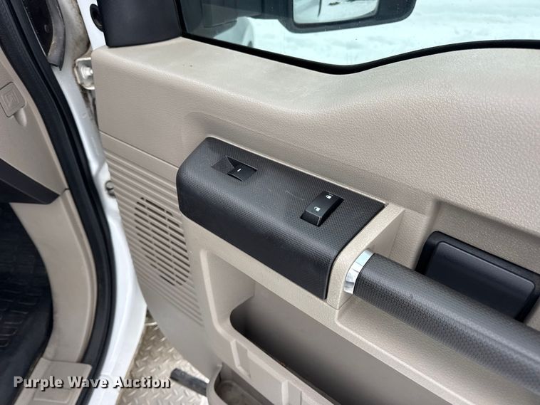 image for item EN0755 2010 Ford F450 pickup truck