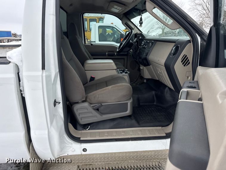 image for item EN0755 2010 Ford F450 pickup truck