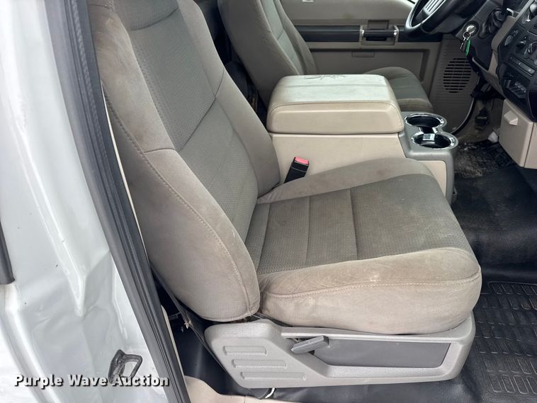 image for item EN0755 2010 Ford F450 pickup truck