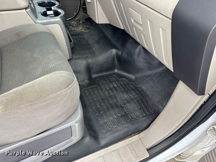 image for item EN0755 2010 Ford F450 pickup truck