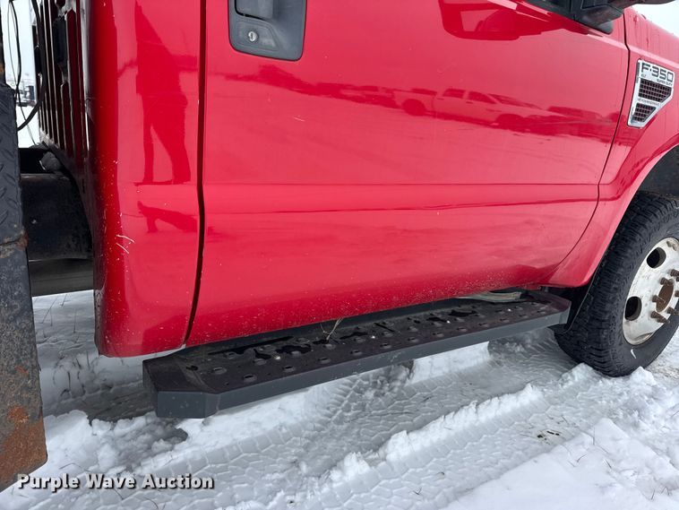 image for item EN0760 2008 Ford F350 flatbed pickup truck