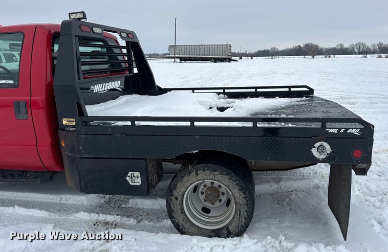 image for item EN0760 2008 Ford F350 flatbed pickup truck