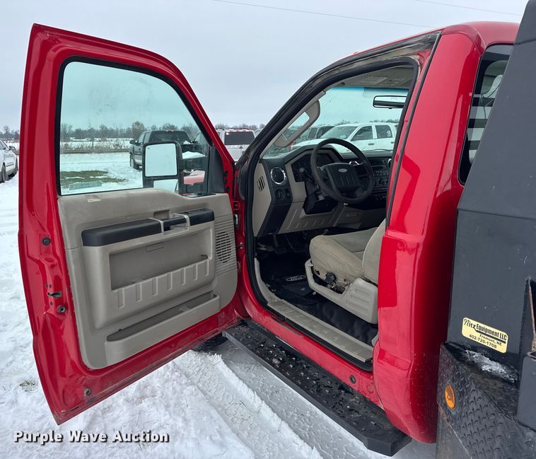 image for item EN0760 2008 Ford F350 flatbed pickup truck
