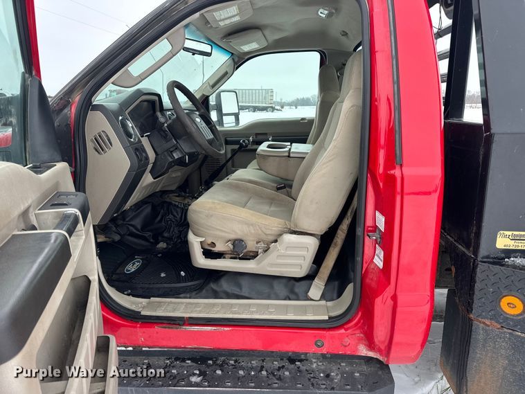 image for item EN0760 2008 Ford F350 flatbed pickup truck