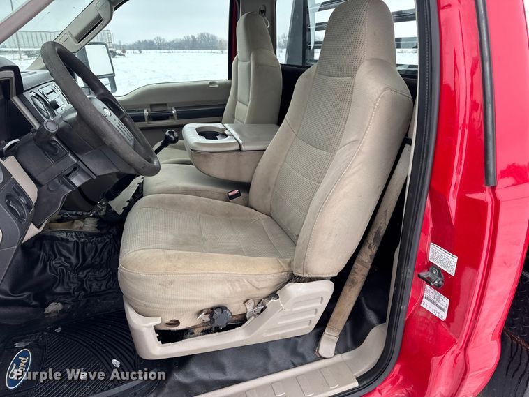 image for item EN0760 2008 Ford F350 flatbed pickup truck