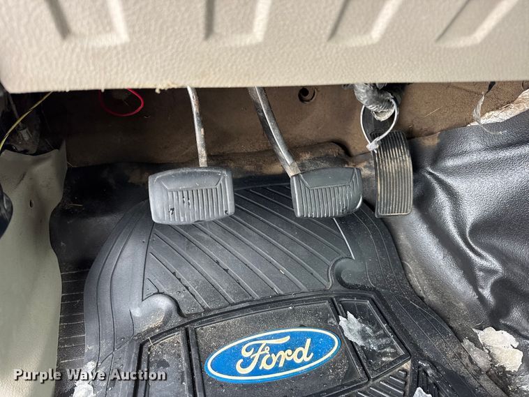 image for item EN0760 2008 Ford F350 flatbed pickup truck