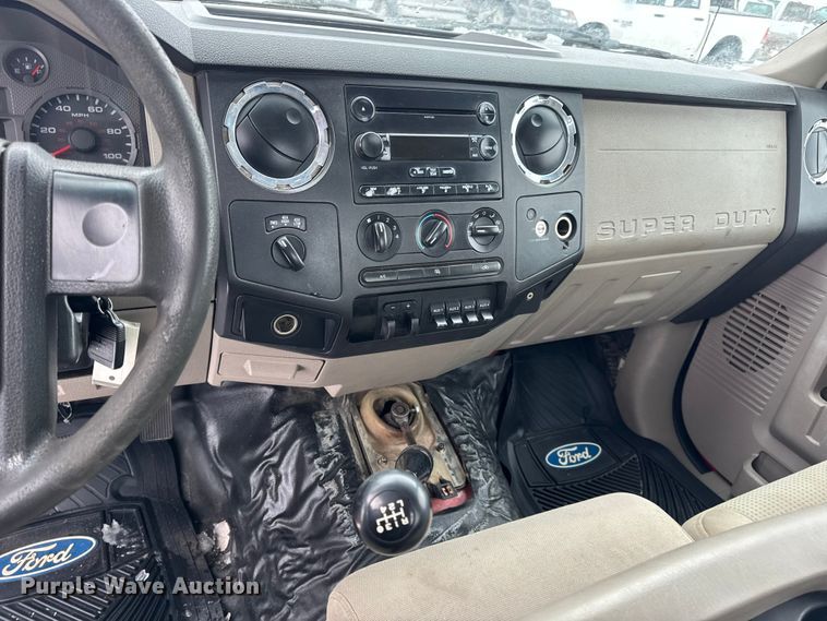 image for item EN0760 2008 Ford F350 flatbed pickup truck