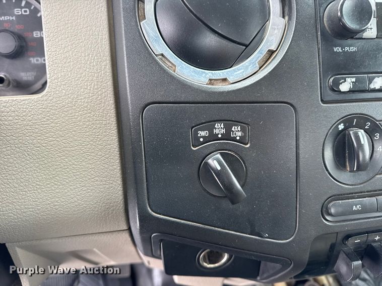 image for item EN0760 2008 Ford F350 flatbed pickup truck