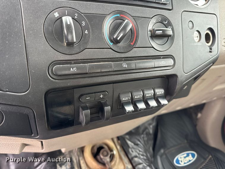 image for item EN0760 2008 Ford F350 flatbed pickup truck