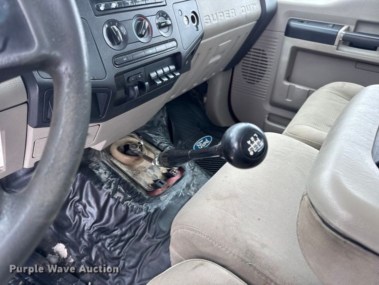 image for item EN0760 2008 Ford F350 flatbed pickup truck