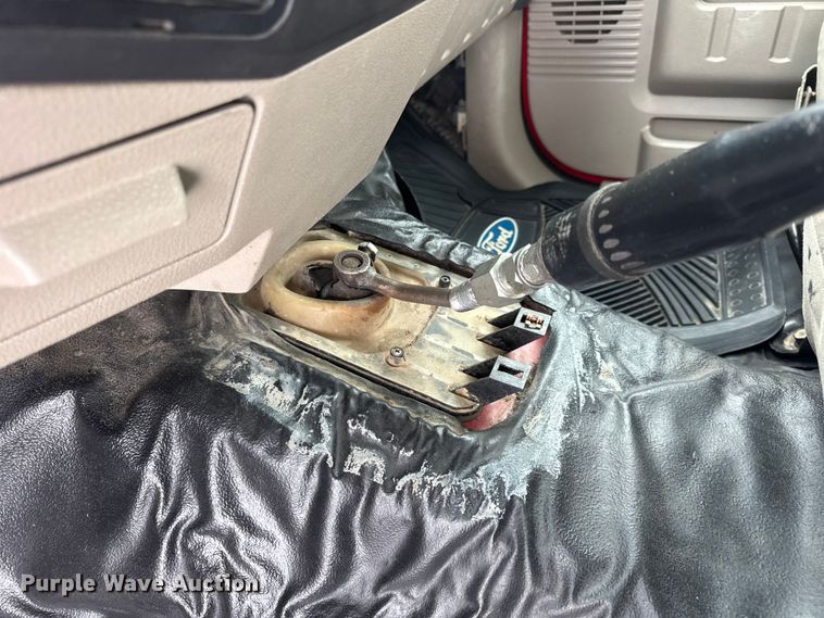 image for item EN0760 2008 Ford F350 flatbed pickup truck