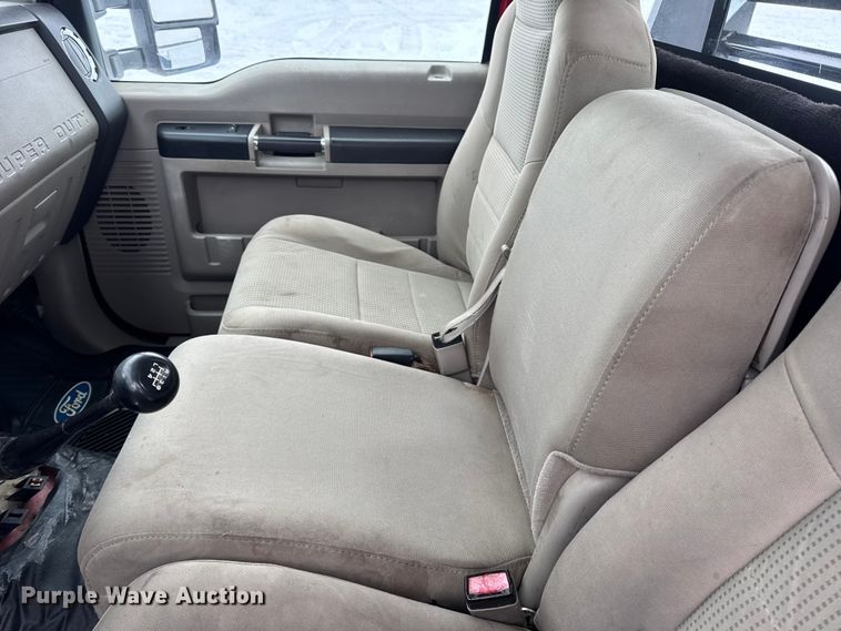 image for item EN0760 2008 Ford F350 flatbed pickup truck