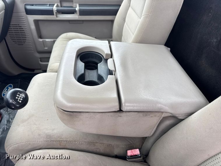 image for item EN0760 2008 Ford F350 flatbed pickup truck