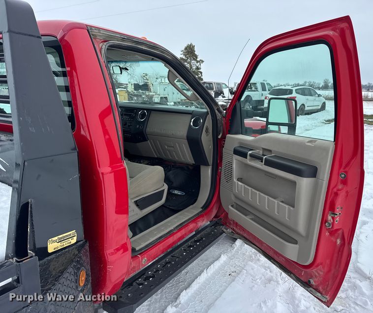 image for item EN0760 2008 Ford F350 flatbed pickup truck
