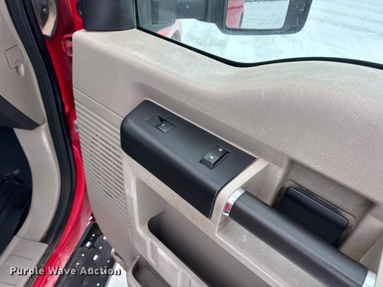 image for item EN0760 2008 Ford F350 flatbed pickup truck