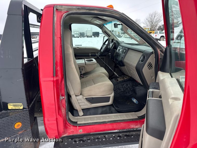 image for item EN0760 2008 Ford F350 flatbed pickup truck