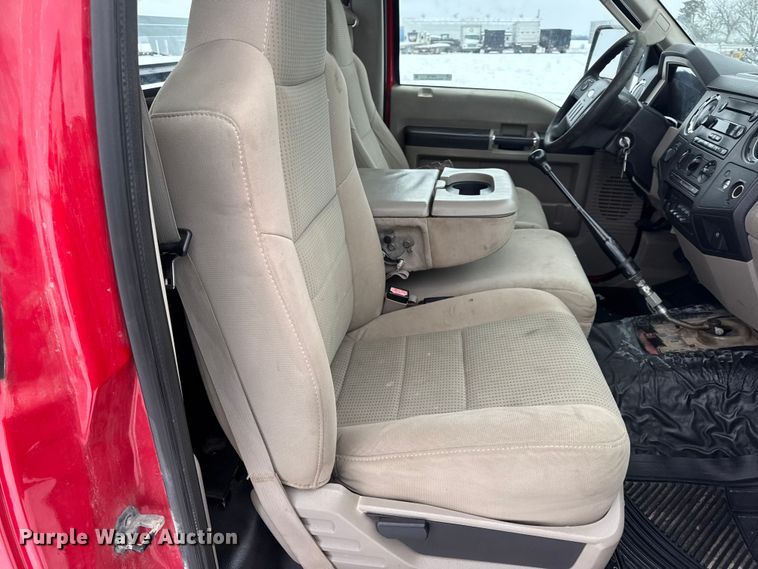 image for item EN0760 2008 Ford F350 flatbed pickup truck