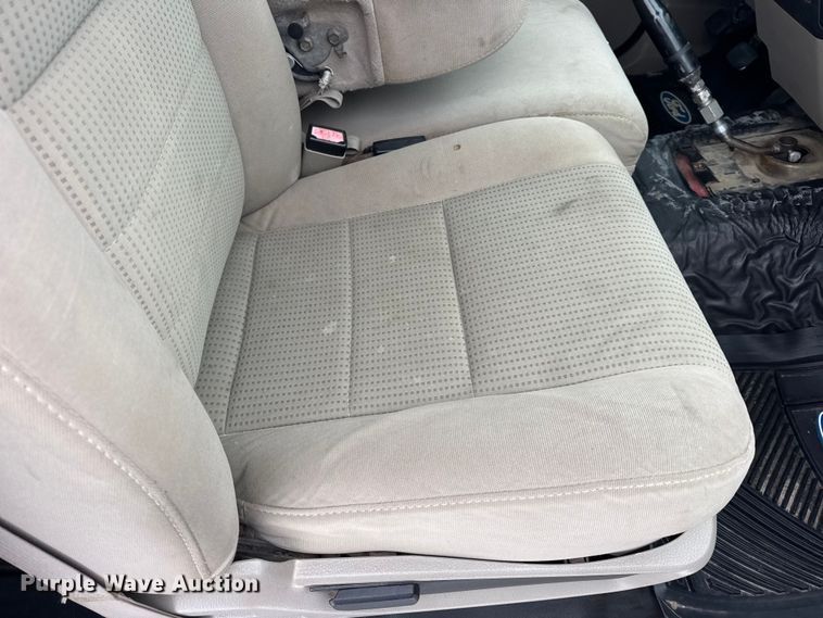 image for item EN0760 2008 Ford F350 flatbed pickup truck