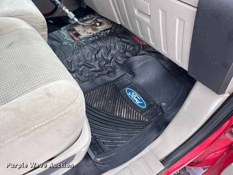 image for item EN0760 2008 Ford F350 flatbed pickup truck