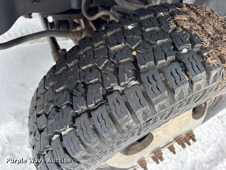 image for item EN0760 2008 Ford F350 flatbed pickup truck