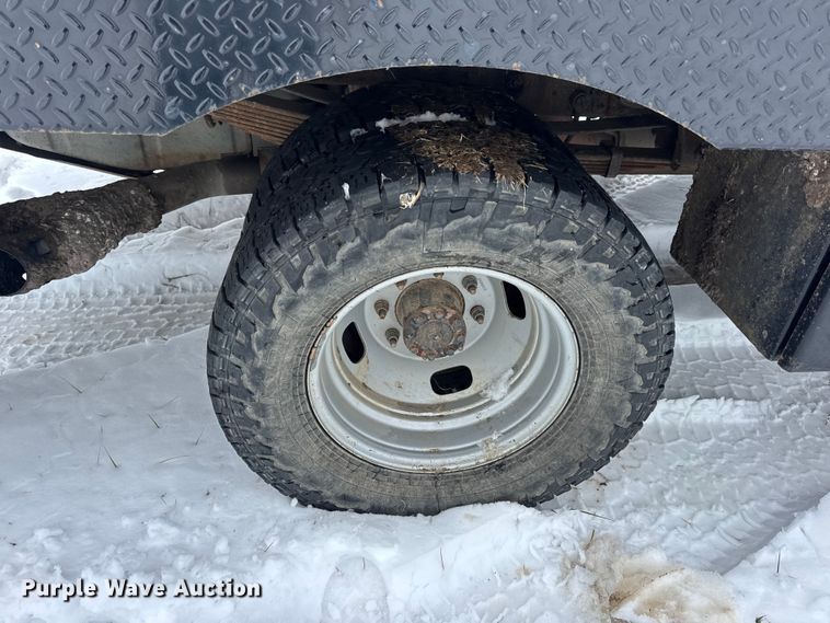 image for item EN0760 2008 Ford F350 flatbed pickup truck