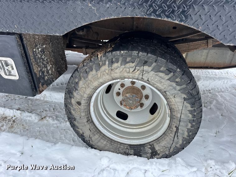 image for item EN0760 2008 Ford F350 flatbed pickup truck