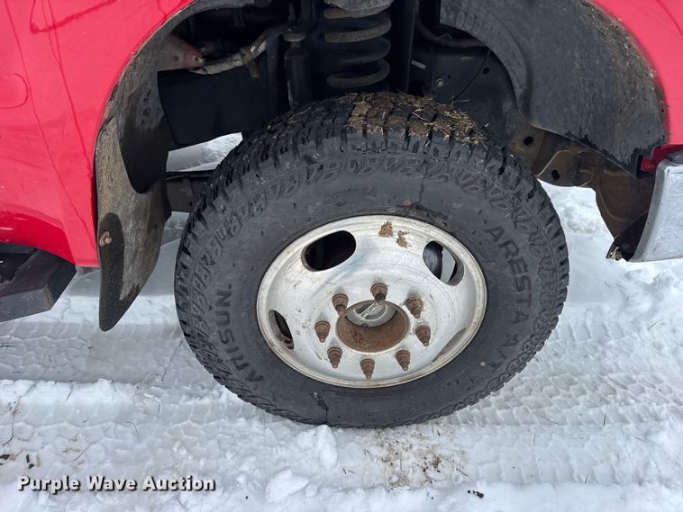 image for item EN0760 2008 Ford F350 flatbed pickup truck