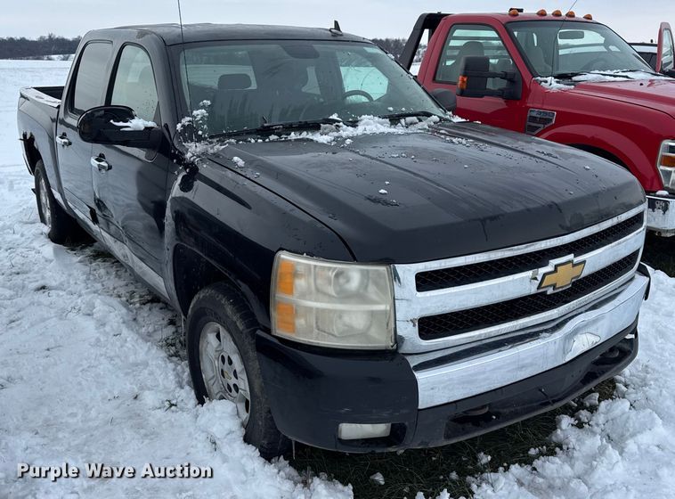 image for item EN0761 2008 Chevrolet Silverado 1500 Crew Cab pickup truck