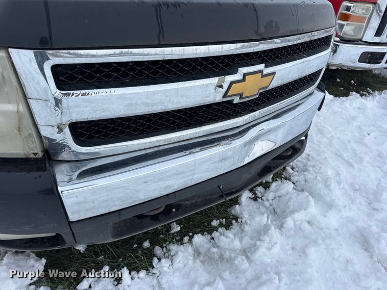 image for item EN0761 2008 Chevrolet Silverado 1500 Crew Cab pickup truck