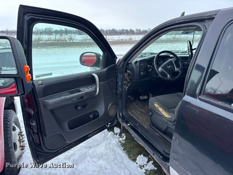 image for item EN0761 2008 Chevrolet Silverado 1500 Crew Cab pickup truck