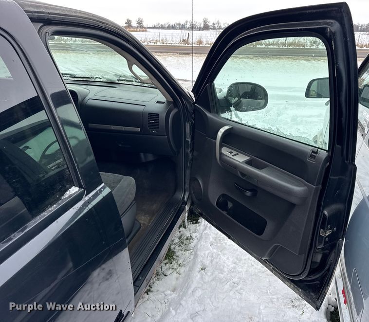 image for item EN0761 2008 Chevrolet Silverado 1500 Crew Cab pickup truck