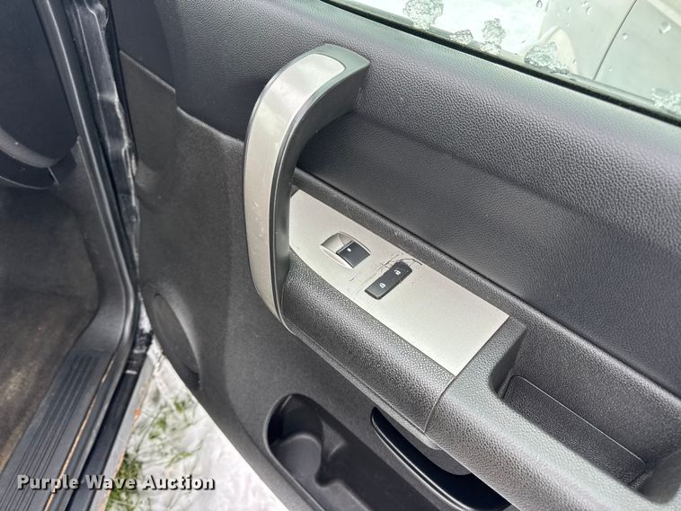 image for item EN0761 2008 Chevrolet Silverado 1500 Crew Cab pickup truck